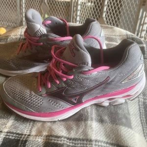 Mizuno Wave Rider Women’s Running Shoe Size 8.5